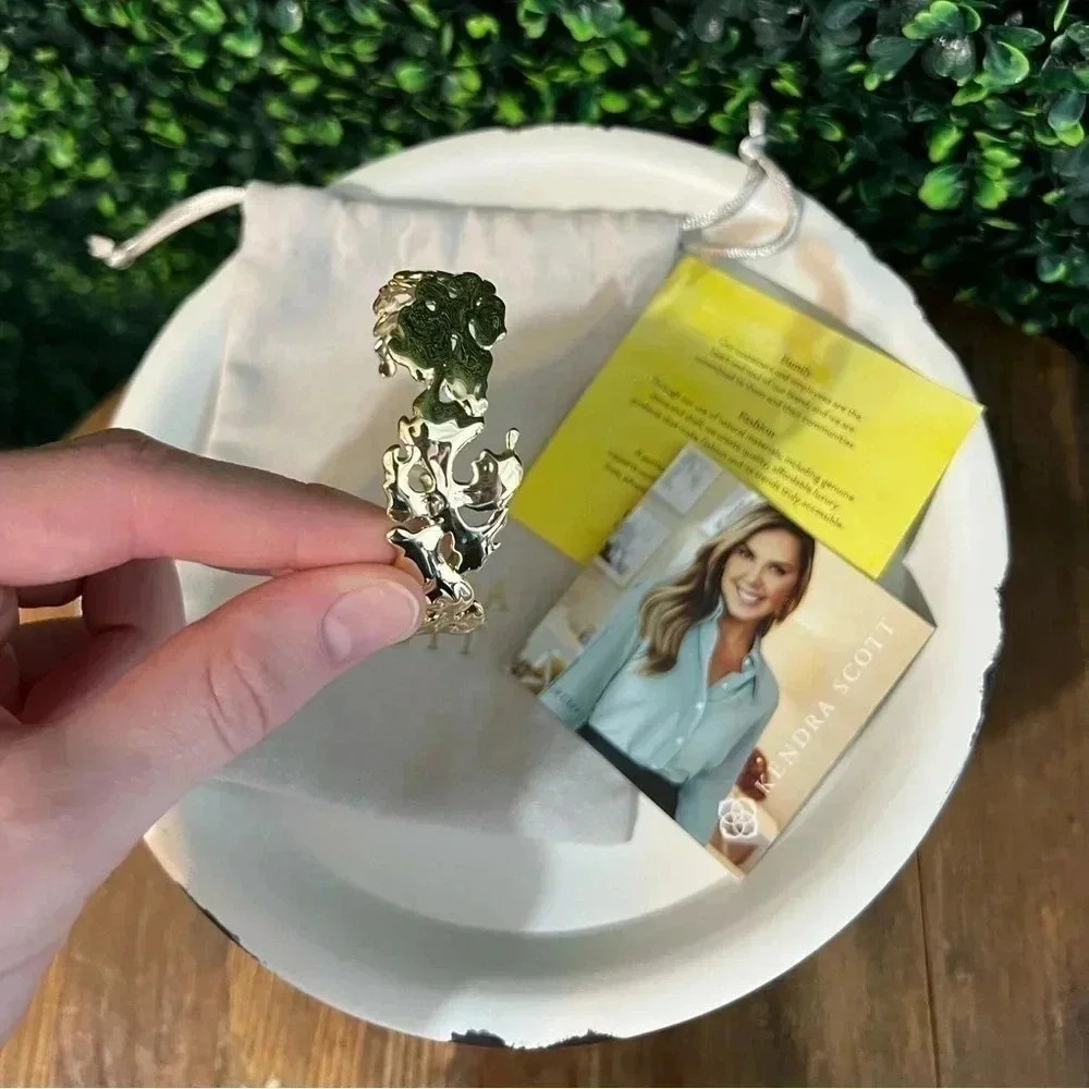 Kendra Scott Savannah Cuff In Gold - Picture 3 of 6